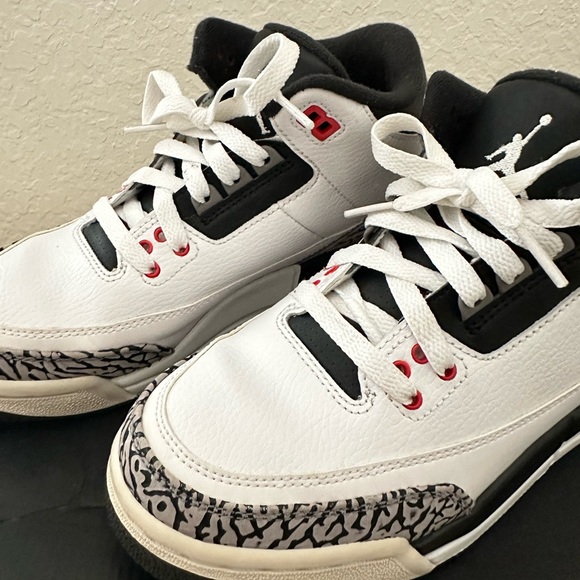 Air Jordan 3 Retro Infrared 23 (Size 6Y) - Picture 2 of 5